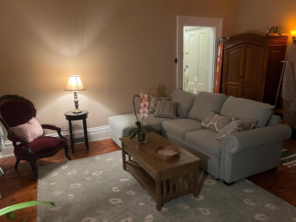 1 Bedroom Private Victorian Apt In Convenient City Location On 5 Acre, Sleeps 4 Poughkeepsie Exterior photo